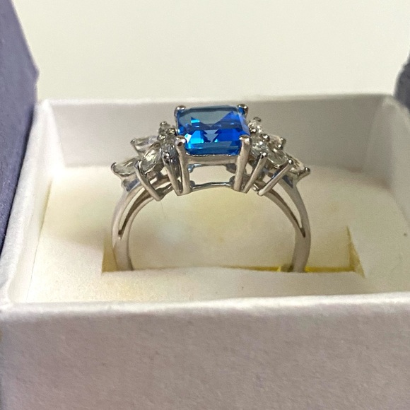 Blue Topaz Sterling Silver Ring Size 8 - Picture 4 of 11